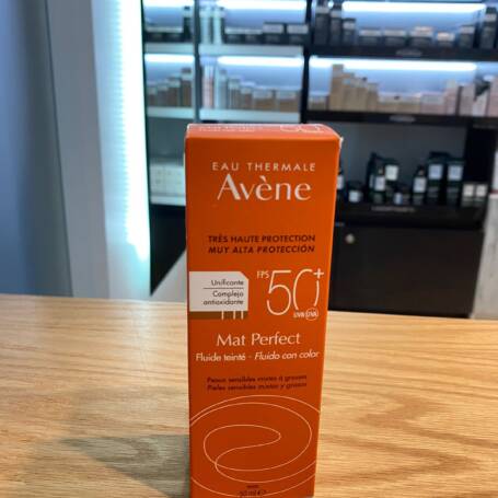 AVENE MAT PERFEC FLUIDO CON COLOR