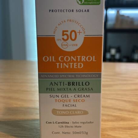 EUCERIN OIL CONTROL TINTED FPS 50+ CLARO