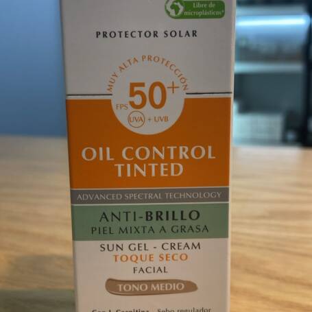 EUCERIN OIL CONTROL TINTED FPS50+ MEDIO