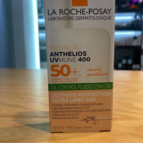 LA ROCHE-POSAY ANTHELIOS OIL OCNTROL FLUIDO CON COLOR_